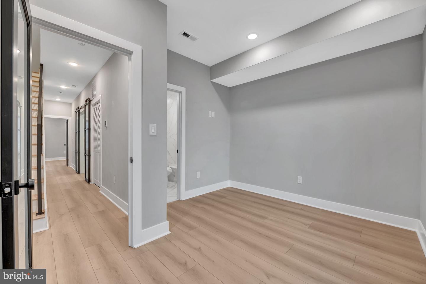 2333 FAIRLAWN AVE SE #1, WASHINGTON, District Of Columbia 20020, 4 Bedrooms Bedrooms, ,4 BathroomsBathrooms,Residential,For sale,2333 FAIRLAWN AVE SE #1,DCDC2221262 MLS # DCDC2221262