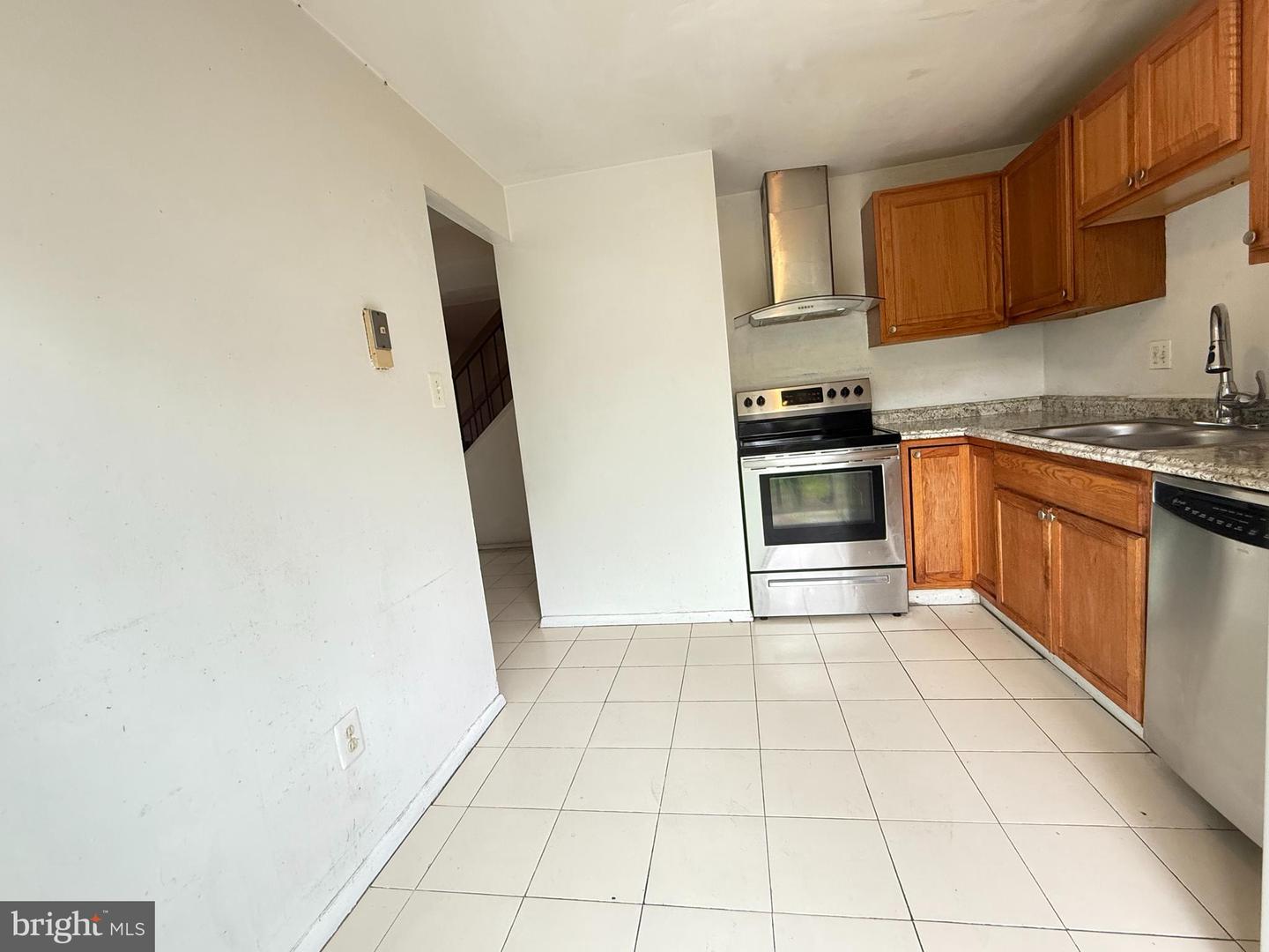 1089 KNIGHT LN, HERNDON, Virginia 20170, 3 Bedrooms Bedrooms, ,2 BathroomsBathrooms,Residential,For sale,1089 KNIGHT LN,VAFX2249076 MLS # VAFX2249076
