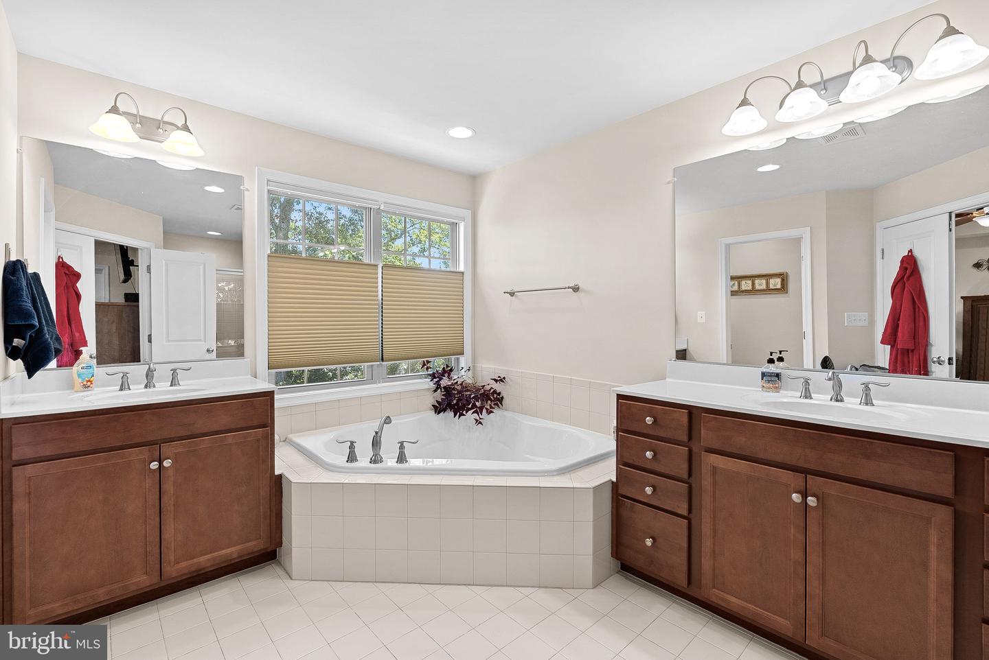 6615 BARTRAMS FOREST LN, HAYMARKET, Virginia 20169, 3 Bedrooms Bedrooms, 9 Rooms Rooms,3 BathroomsBathrooms,Residential,For sale,6615 BARTRAMS FOREST LN,VAPW2102478 MLS # VAPW2102478