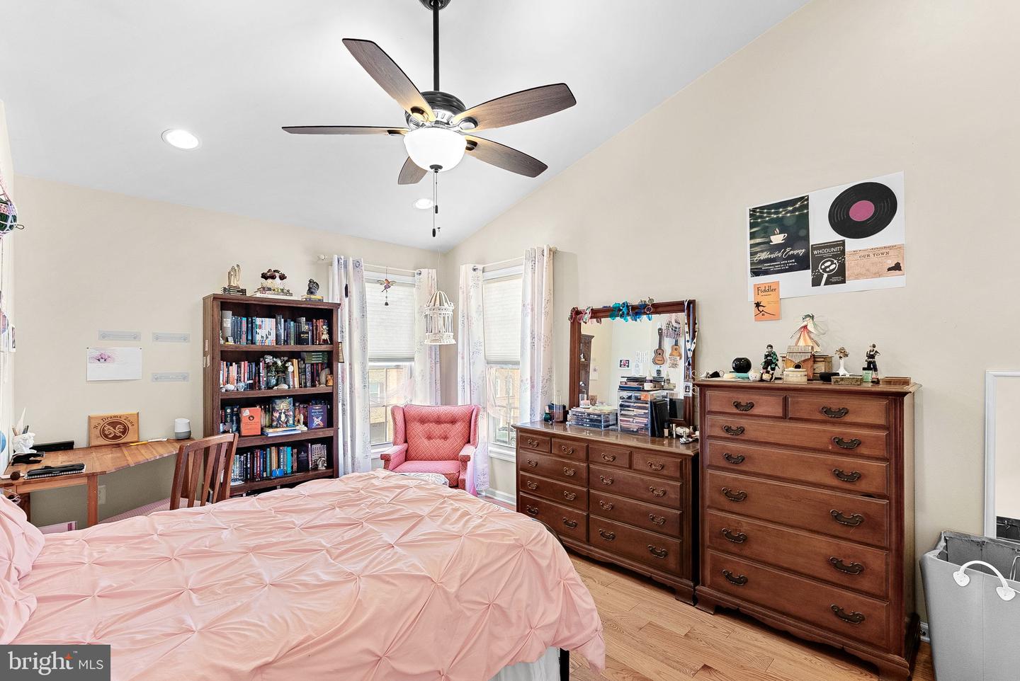 6615 BARTRAMS FOREST LN, HAYMARKET, Virginia 20169, 3 Bedrooms Bedrooms, 9 Rooms Rooms,3 BathroomsBathrooms,Residential,For sale,6615 BARTRAMS FOREST LN,VAPW2102478 MLS # VAPW2102478
