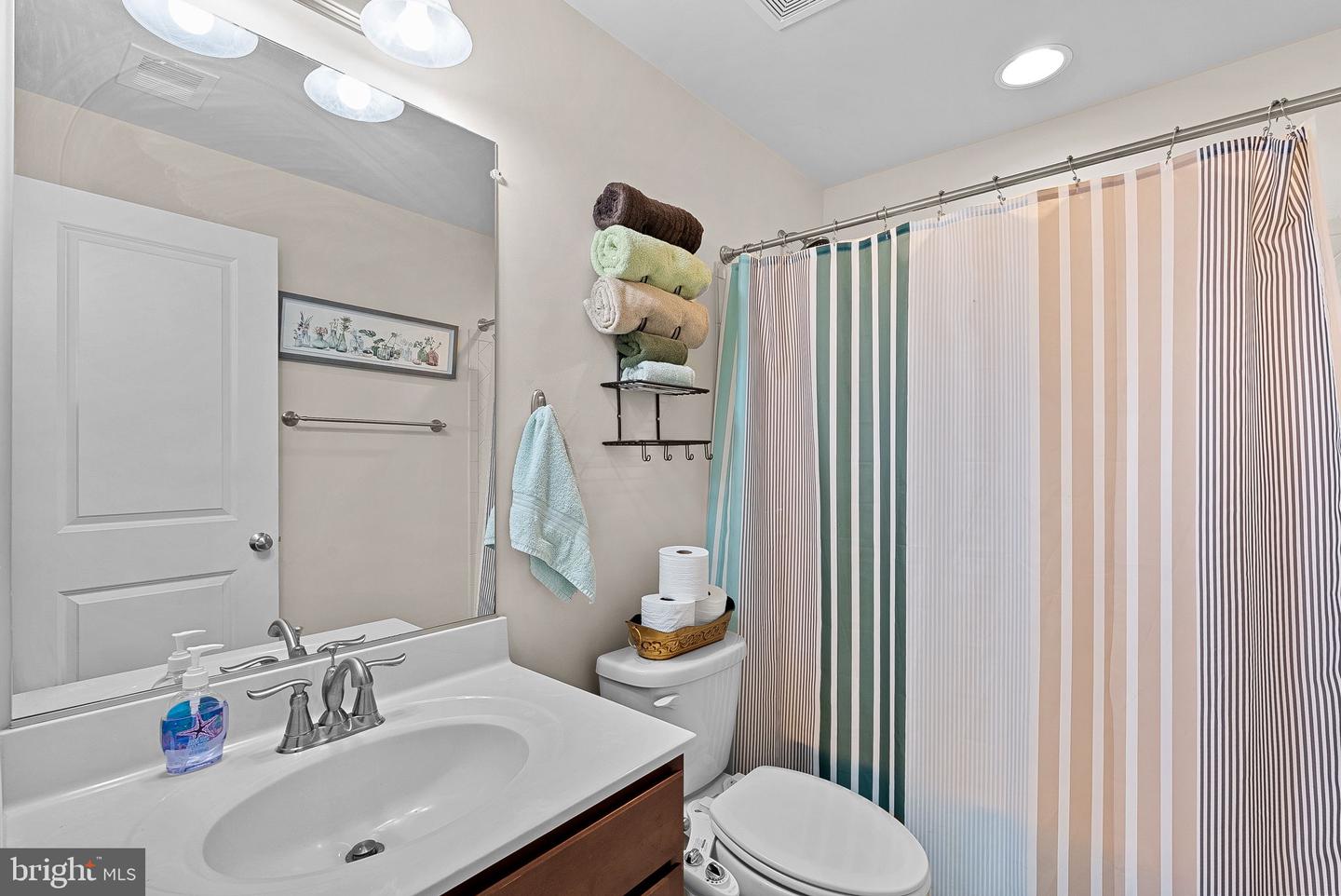 6615 BARTRAMS FOREST LN, HAYMARKET, Virginia 20169, 3 Bedrooms Bedrooms, 9 Rooms Rooms,3 BathroomsBathrooms,Residential,For sale,6615 BARTRAMS FOREST LN,VAPW2102478 MLS # VAPW2102478