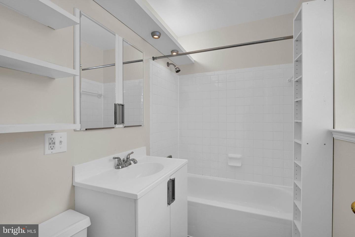 3839 RODMAN ST NW #F36, WASHINGTON, District Of Columbia 20016, 1 Bedroom Bedrooms, ,1 BathroomBathrooms,Residential,For sale,3839 RODMAN ST NW #F36,DCDC2216920 MLS # DCDC2216920