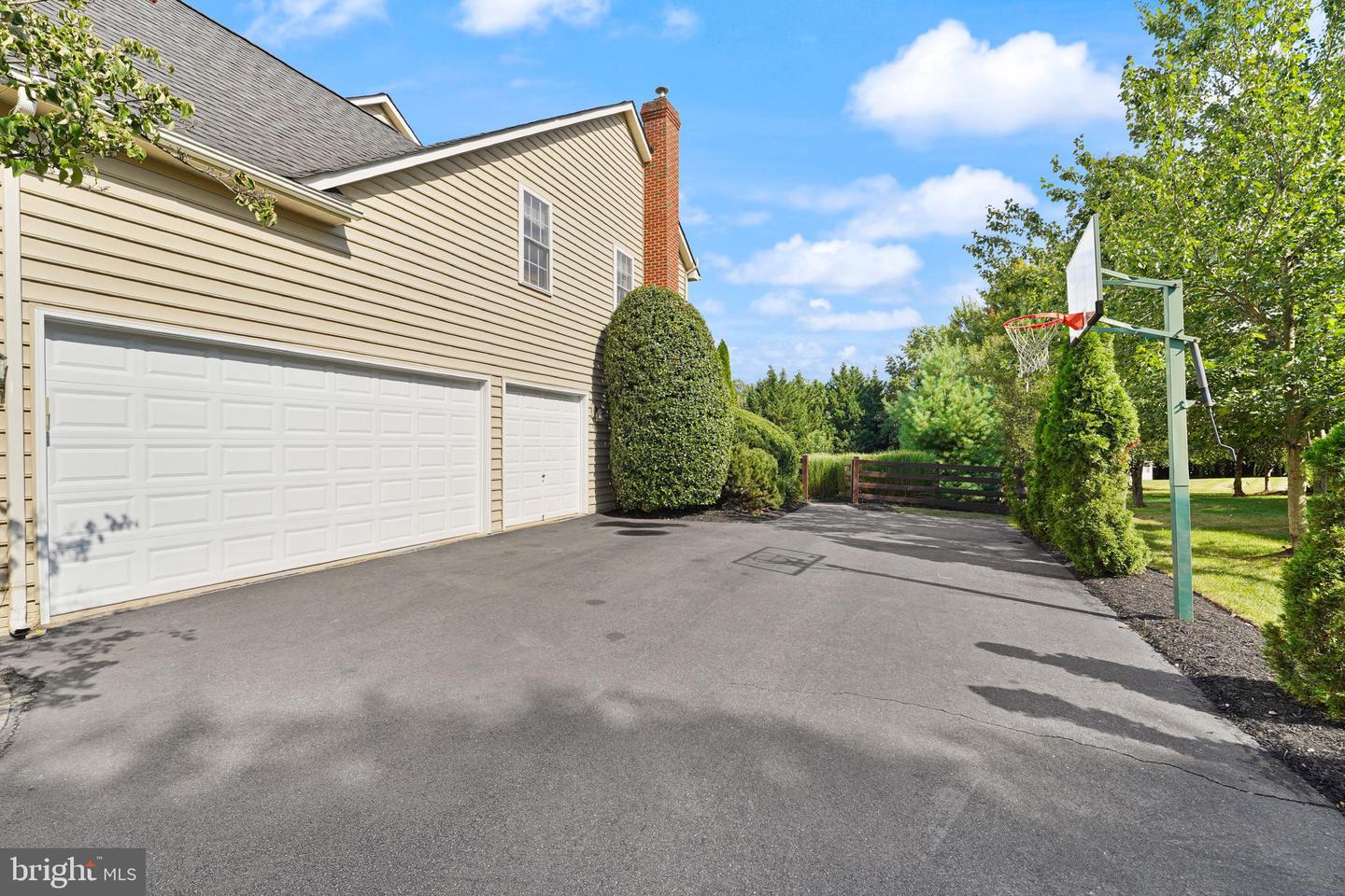 24224 KNOLLBROOK PL, ALDIE, Virginia 20105, 6 Bedrooms Bedrooms, ,5 BathroomsBathrooms,Residential,For sale,24224 KNOLLBROOK PL,VALO2105500 MLS # VALO2105500