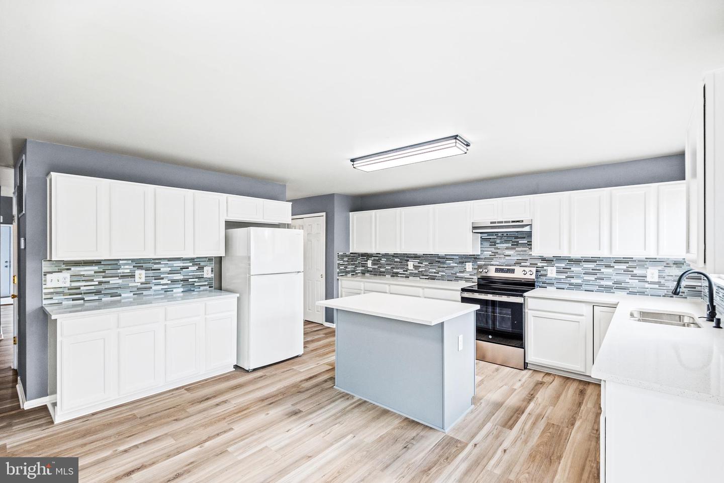 30 STANLEY LOOP, FREDERICKSBURG, Virginia 22406, 4 Bedrooms Bedrooms, 10 Rooms Rooms,2 BathroomsBathrooms,Residential,For sale,30 STANLEY LOOP,VAST2042266 MLS # VAST2042266