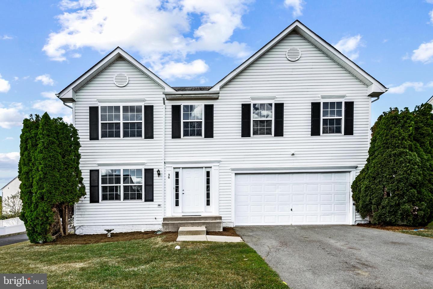 30 STANLEY LOOP, FREDERICKSBURG, Virginia 22406, 4 Bedrooms Bedrooms, 10 Rooms Rooms,2 BathroomsBathrooms,Residential,For sale,30 STANLEY LOOP,VAST2042266 MLS # VAST2042266