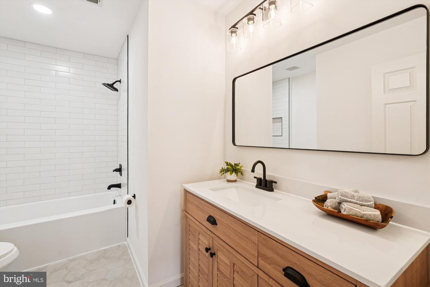13235 AMBLEWOOD DR, MANASSAS, Virginia 20112, 5 Bedrooms Bedrooms, ,3 BathroomsBathrooms,Residential,For sale,13235 AMBLEWOOD DR,VAPW2102976 MLS # VAPW2102976