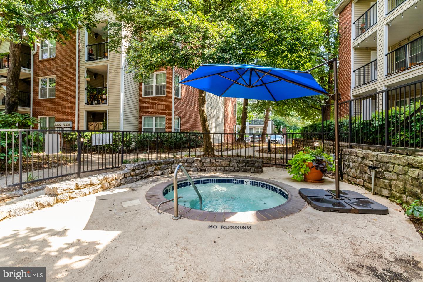 3307 WYNDHAM CIR #3169, ALEXANDRIA, Virginia 22302, 1 Bedroom Bedrooms, ,1 BathroomBathrooms,Residential,For sale,3307 WYNDHAM CIR #3169,VAAX2049218 MLS # VAAX2049218