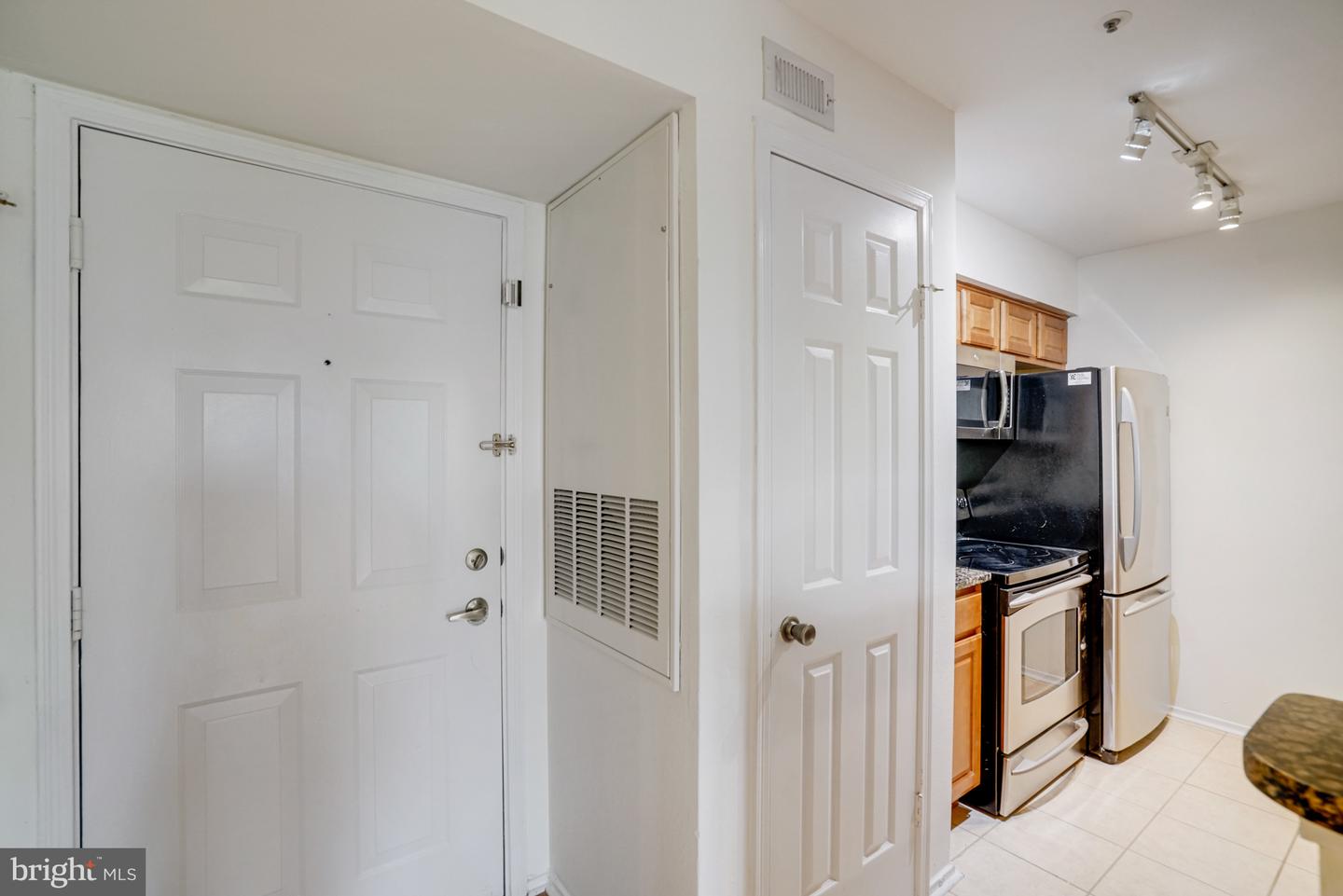 3307 WYNDHAM CIR #3169, ALEXANDRIA, Virginia 22302, 1 Bedroom Bedrooms, ,1 BathroomBathrooms,Residential,For sale,3307 WYNDHAM CIR #3169,VAAX2049218 MLS # VAAX2049218