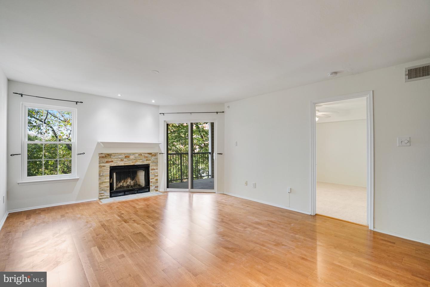 3307 WYNDHAM CIR #3169, ALEXANDRIA, Virginia 22302, 1 Bedroom Bedrooms, ,1 BathroomBathrooms,Residential,For sale,3307 WYNDHAM CIR #3169,VAAX2049218 MLS # VAAX2049218