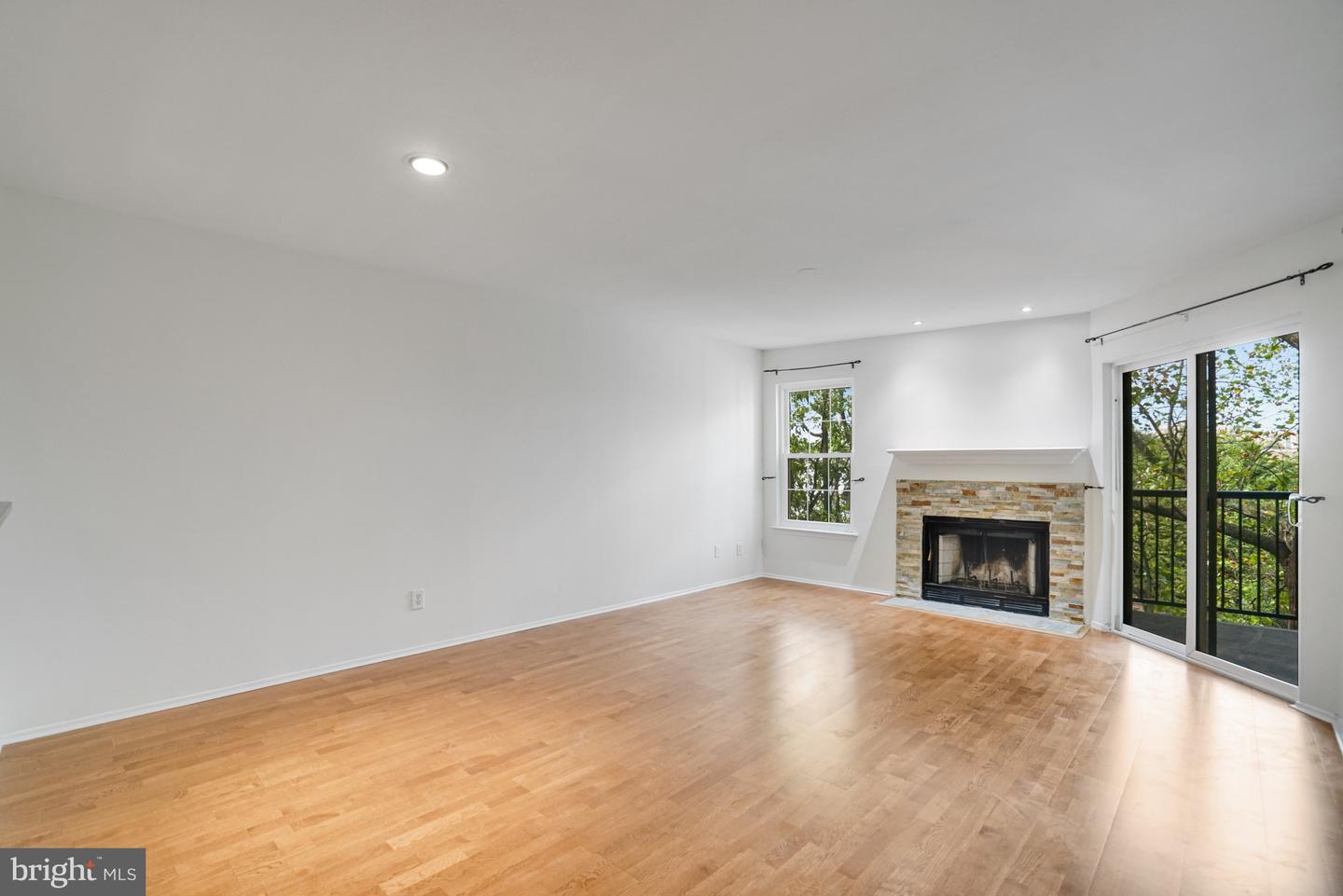 3307 WYNDHAM CIR #3169, ALEXANDRIA, Virginia 22302, 1 Bedroom Bedrooms, ,1 BathroomBathrooms,Residential,For sale,3307 WYNDHAM CIR #3169,VAAX2049218 MLS # VAAX2049218