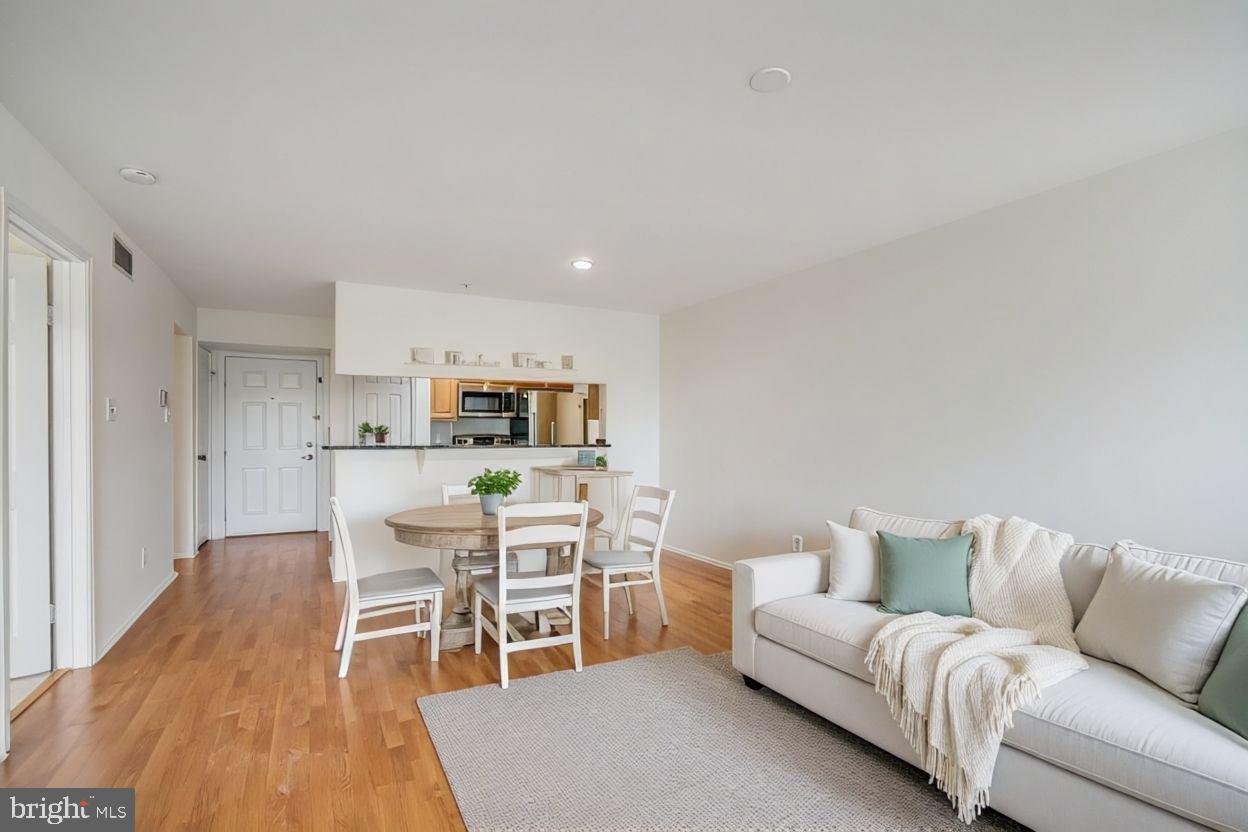 3307 WYNDHAM CIR #3169, ALEXANDRIA, Virginia 22302, 1 Bedroom Bedrooms, ,1 BathroomBathrooms,Residential,For sale,3307 WYNDHAM CIR #3169,VAAX2049218 MLS # VAAX2049218