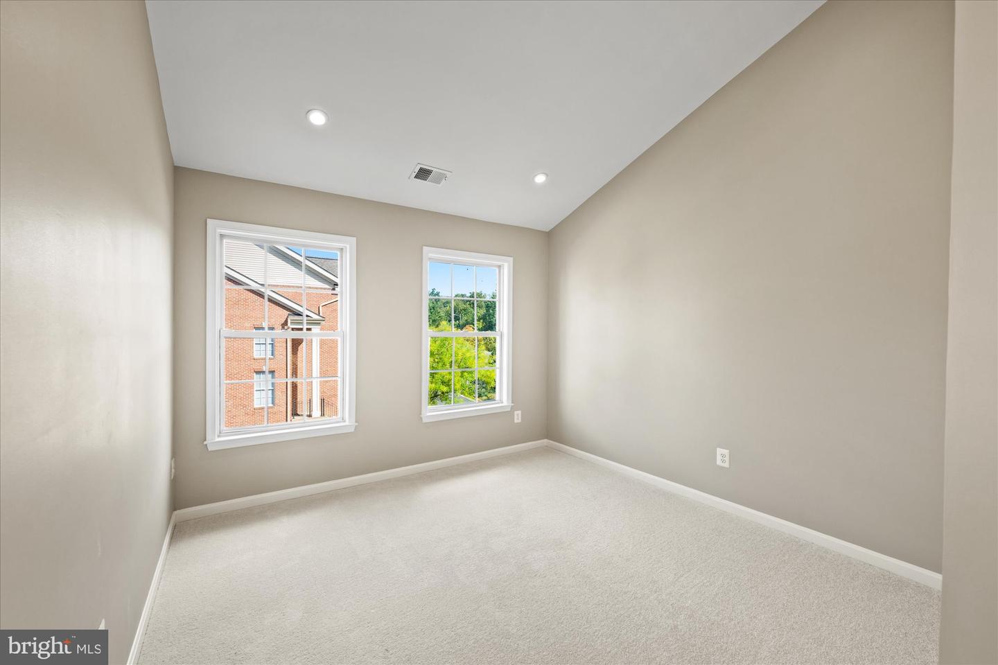 13438 BURROUGH FARM DR, HERNDON, Virginia 20171, 4 Bedrooms Bedrooms, ,3 BathroomsBathrooms,Residential,For sale,13438 BURROUGH FARM DR,VAFX2264960 MLS # VAFX2264960