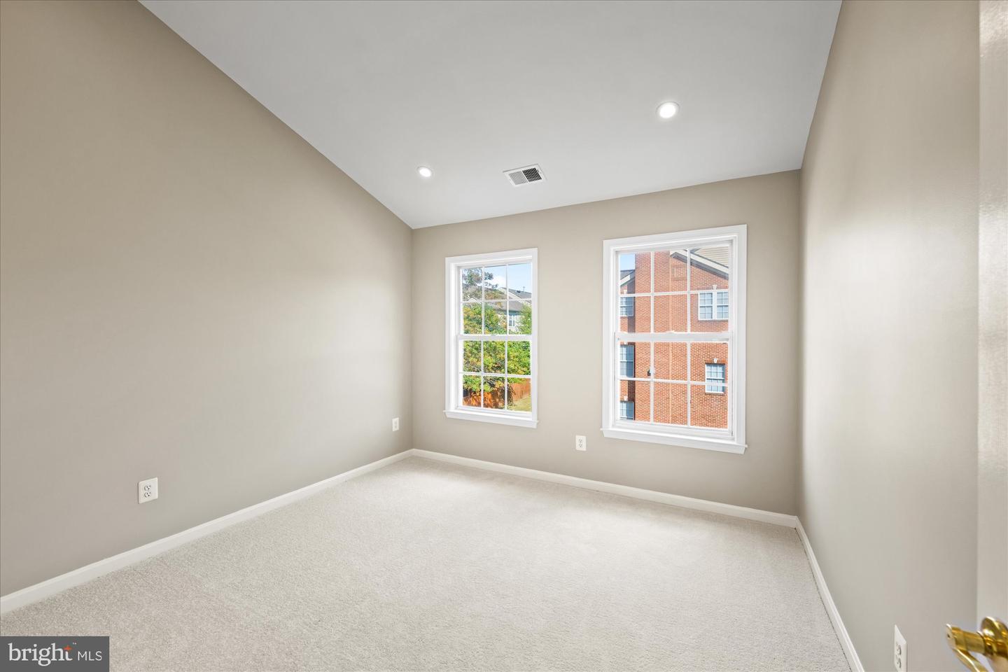 13438 BURROUGH FARM DR, HERNDON, Virginia 20171, 4 Bedrooms Bedrooms, ,3 BathroomsBathrooms,Residential,For sale,13438 BURROUGH FARM DR,VAFX2264960 MLS # VAFX2264960