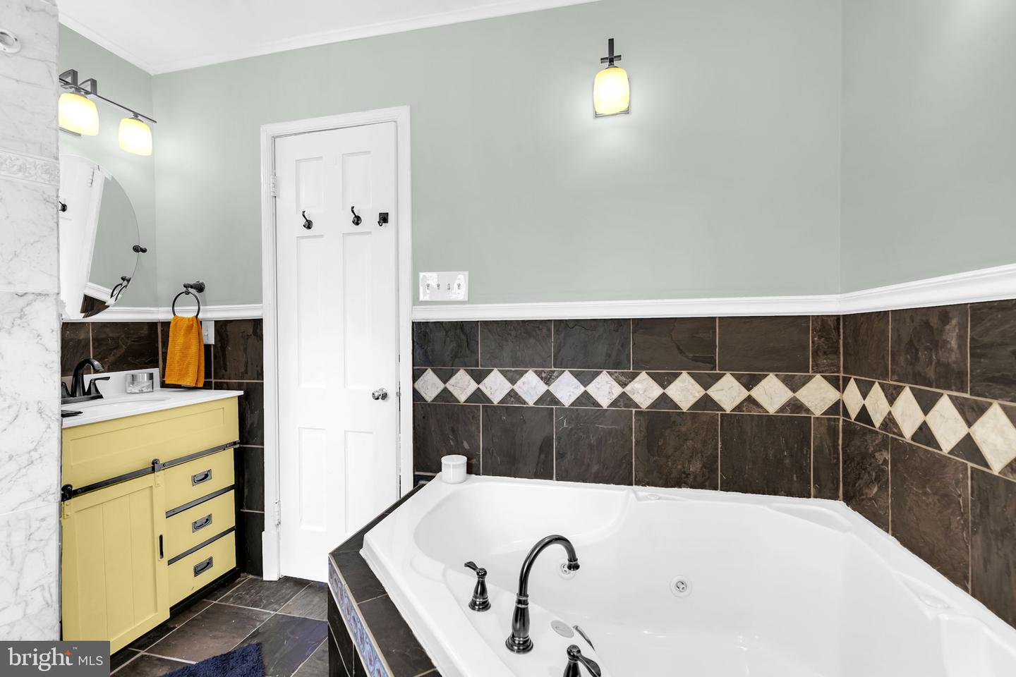 3429 HIGHWOOD DR SE, WASHINGTON, District Of Columbia 20020, 3 Bedrooms Bedrooms, ,2 BathroomsBathrooms,Residential,For sale,3429 HIGHWOOD DR SE,DCDC2220186 MLS # DCDC2220186