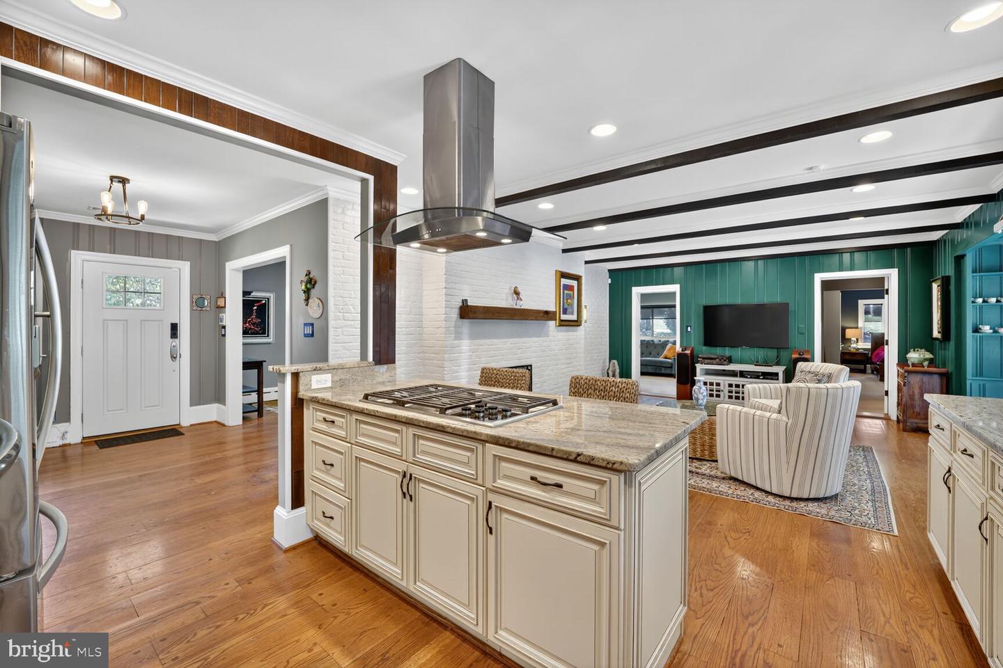 2714 HUNTER MILL RD, OAKTON, Virginia 22124, 4 Bedrooms Bedrooms, 16 Rooms Rooms,3 BathroomsBathrooms,Residential,For sale,2714 HUNTER MILL RD,VAFX2265080 MLS # VAFX2265080