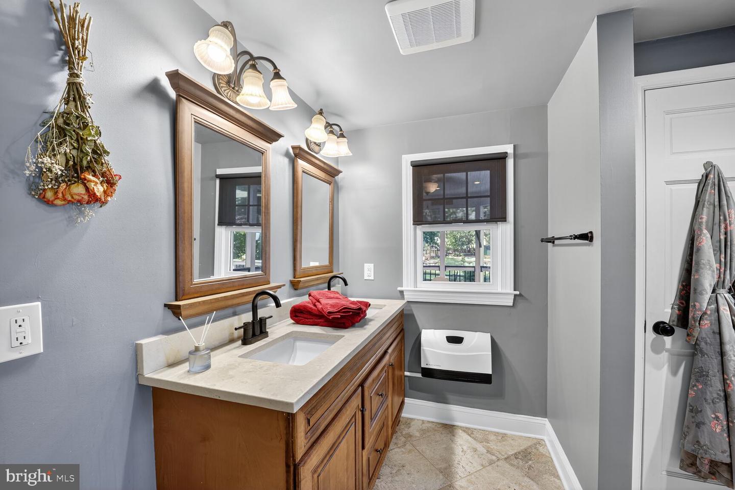 2714 HUNTER MILL RD, OAKTON, Virginia 22124, 4 Bedrooms Bedrooms, 16 Rooms Rooms,3 BathroomsBathrooms,Residential,For sale,2714 HUNTER MILL RD,VAFX2265080 MLS # VAFX2265080