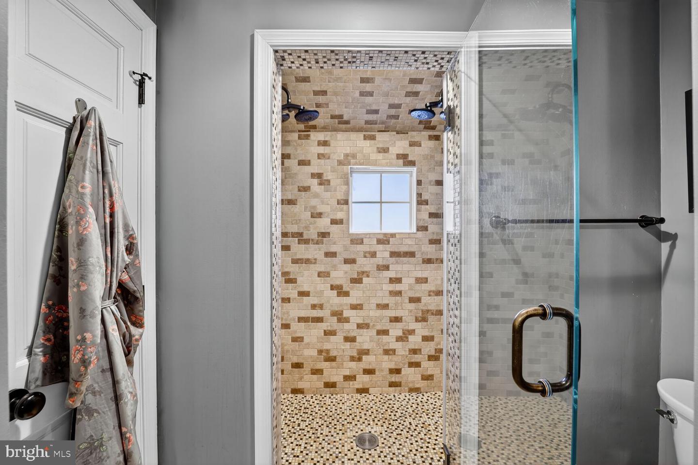 2714 HUNTER MILL RD, OAKTON, Virginia 22124, 4 Bedrooms Bedrooms, 16 Rooms Rooms,3 BathroomsBathrooms,Residential,For sale,2714 HUNTER MILL RD,VAFX2265080 MLS # VAFX2265080