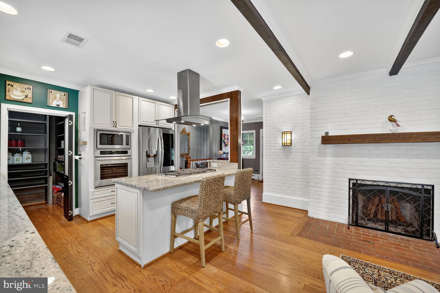 2714 HUNTER MILL RD, OAKTON, Virginia 22124, 4 Bedrooms Bedrooms, 16 Rooms Rooms,3 BathroomsBathrooms,Residential,For sale,2714 HUNTER MILL RD,VAFX2265080 MLS # VAFX2265080