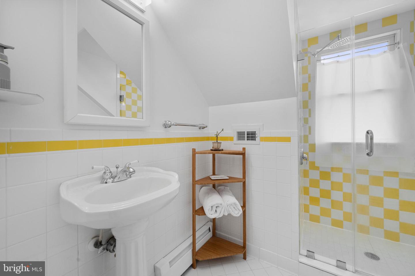 2119 WESTMORELAND ST, FALLS CHURCH, Virginia 22043, 3 Bedrooms Bedrooms, ,3 BathroomsBathrooms,Residential,For sale,2119 WESTMORELAND ST,VAFX2265246 MLS # VAFX2265246