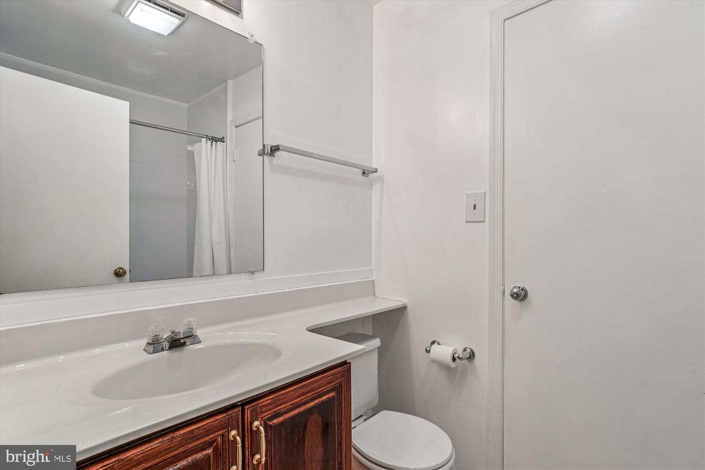 7592-K LAKESIDE VILLAGE DR, FALLS CHURCH, Virginia 22042, 1 Bedroom Bedrooms, ,1 BathroomBathrooms,Residential,For sale,7592-K LAKESIDE VILLAGE DR,VAFX2265338 MLS # VAFX2265338
