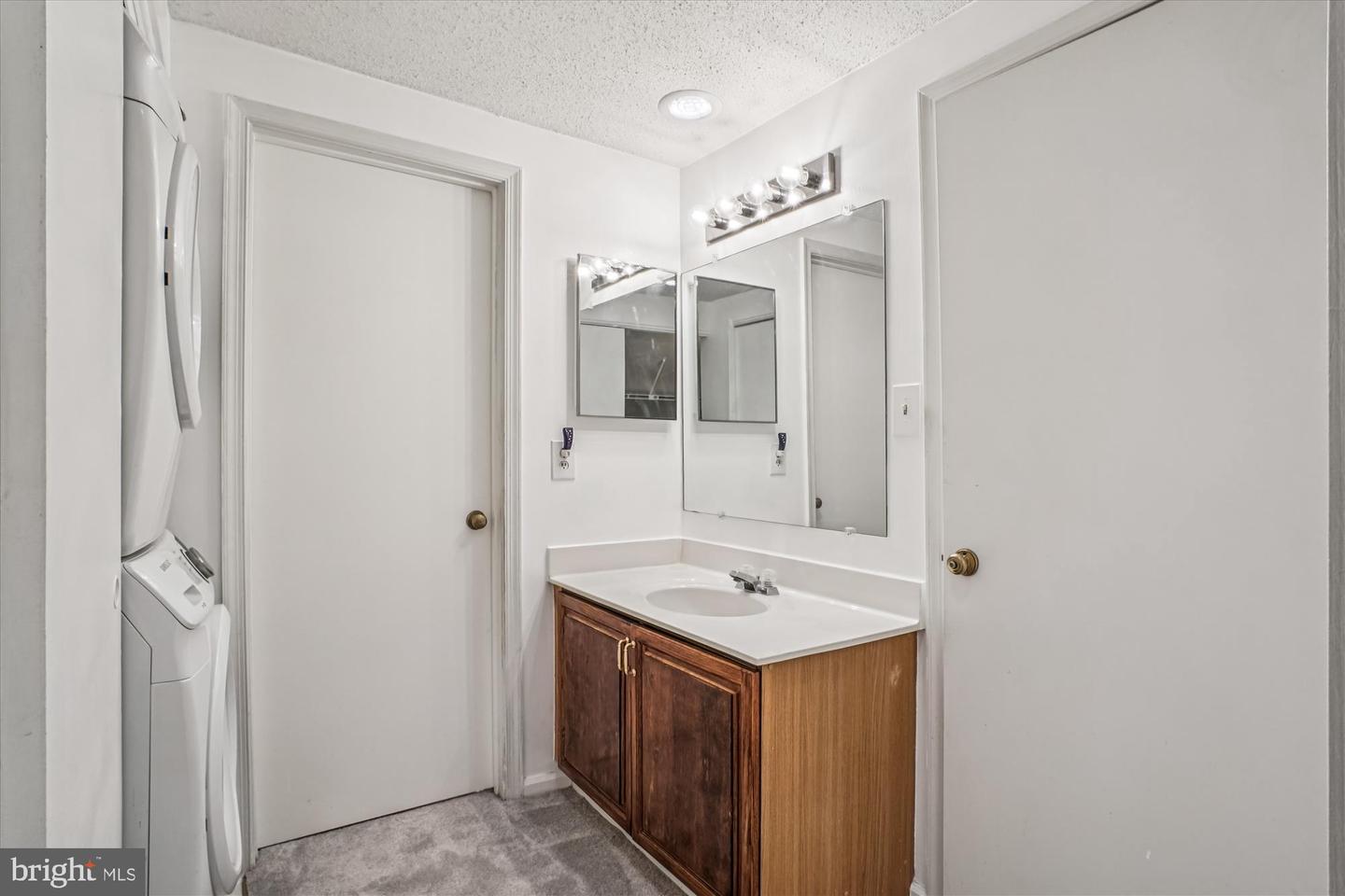 7592-K LAKESIDE VILLAGE DR, FALLS CHURCH, Virginia 22042, 1 Bedroom Bedrooms, ,1 BathroomBathrooms,Residential,For sale,7592-K LAKESIDE VILLAGE DR,VAFX2265338 MLS # VAFX2265338
