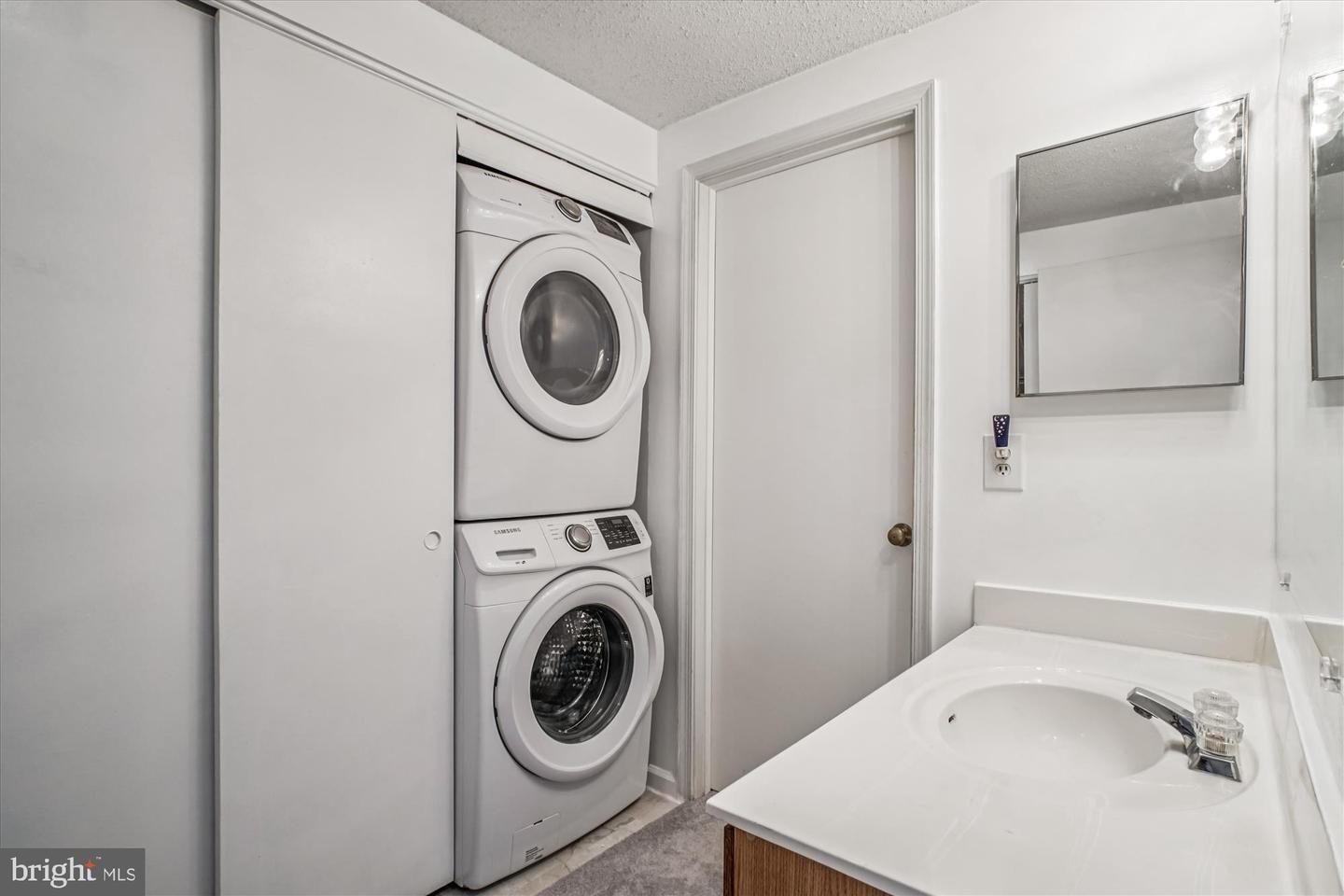 7592-K LAKESIDE VILLAGE DR, FALLS CHURCH, Virginia 22042, 1 Bedroom Bedrooms, ,1 BathroomBathrooms,Residential,For sale,7592-K LAKESIDE VILLAGE DR,VAFX2265338 MLS # VAFX2265338
