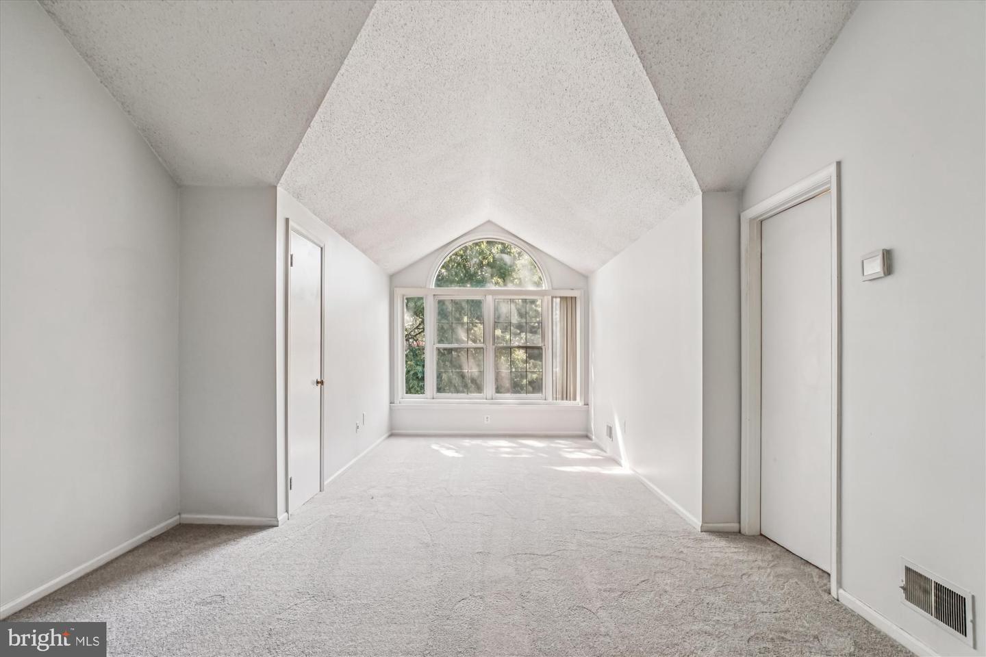 7592-K LAKESIDE VILLAGE DR, FALLS CHURCH, Virginia 22042, 1 Bedroom Bedrooms, ,1 BathroomBathrooms,Residential,For sale,7592-K LAKESIDE VILLAGE DR,VAFX2265338 MLS # VAFX2265338