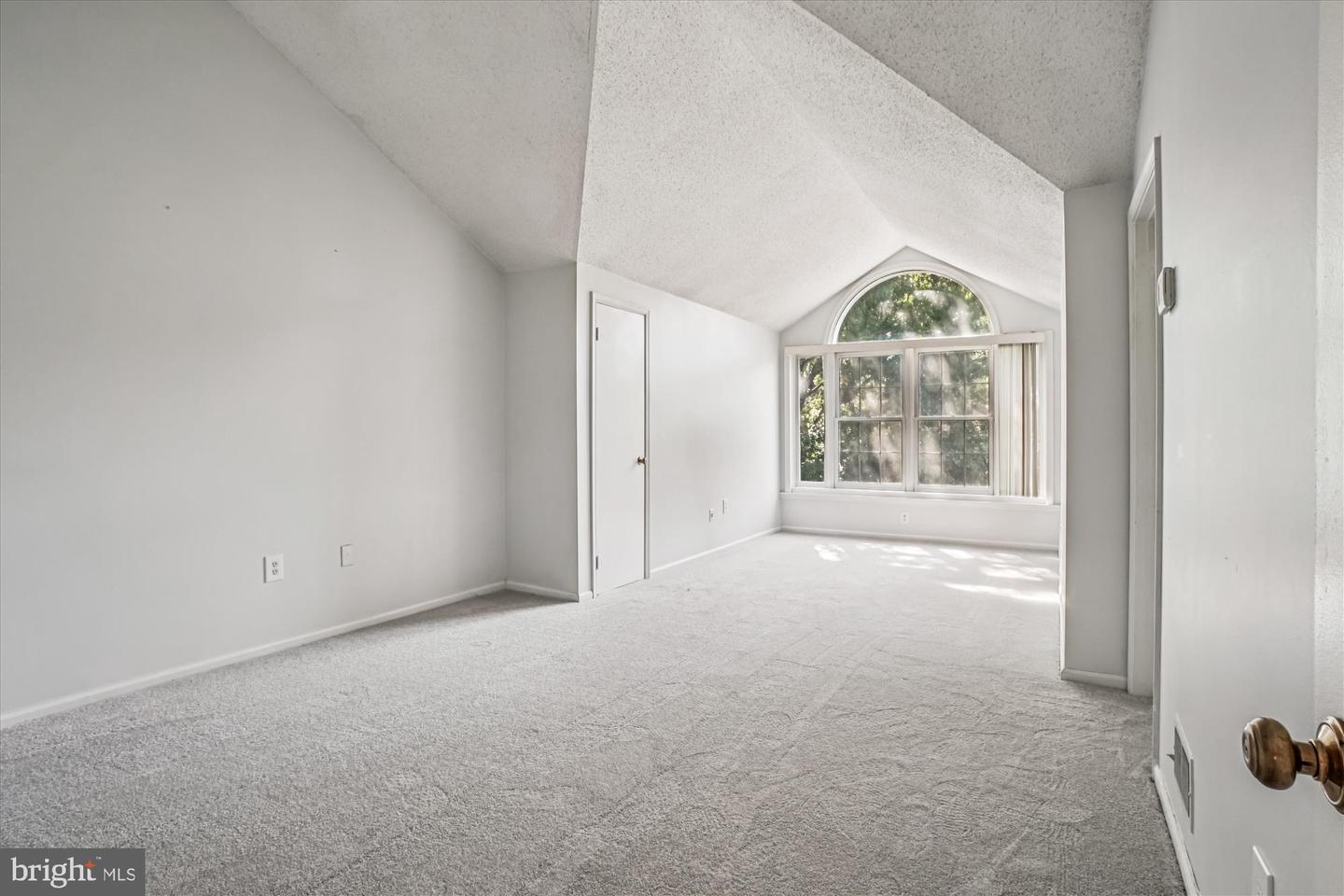 7592-K LAKESIDE VILLAGE DR, FALLS CHURCH, Virginia 22042, 1 Bedroom Bedrooms, ,1 BathroomBathrooms,Residential,For sale,7592-K LAKESIDE VILLAGE DR,VAFX2265338 MLS # VAFX2265338