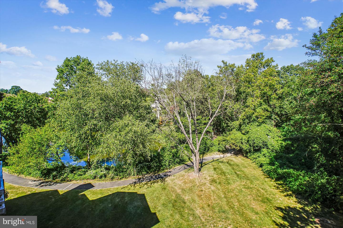 7592-K LAKESIDE VILLAGE DR, FALLS CHURCH, Virginia 22042, 1 Bedroom Bedrooms, ,1 BathroomBathrooms,Residential,For sale,7592-K LAKESIDE VILLAGE DR,VAFX2265338 MLS # VAFX2265338