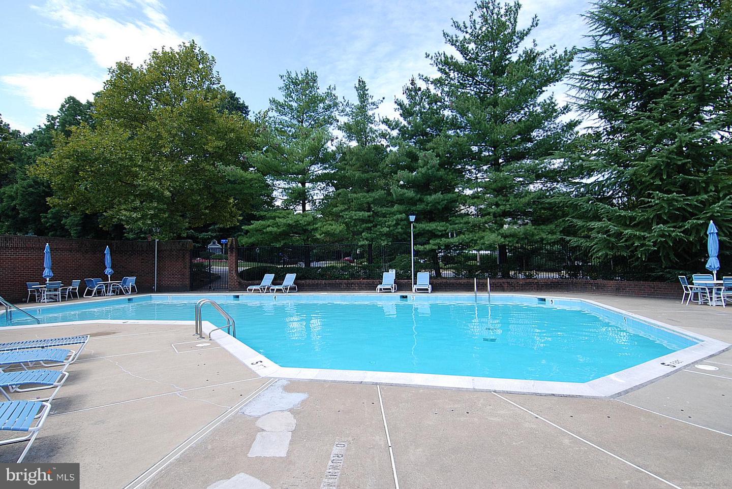 7592-K LAKESIDE VILLAGE DR, FALLS CHURCH, Virginia 22042, 1 Bedroom Bedrooms, ,1 BathroomBathrooms,Residential,For sale,7592-K LAKESIDE VILLAGE DR,VAFX2265338 MLS # VAFX2265338