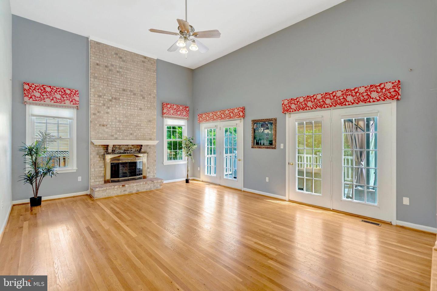 5403 WILLOW FOREST CT, CLIFTON, Virginia 20124, 4 Bedrooms Bedrooms, ,3 BathroomsBathrooms,Residential,For sale,5403 WILLOW FOREST CT,VAFX2265314 MLS # VAFX2265314