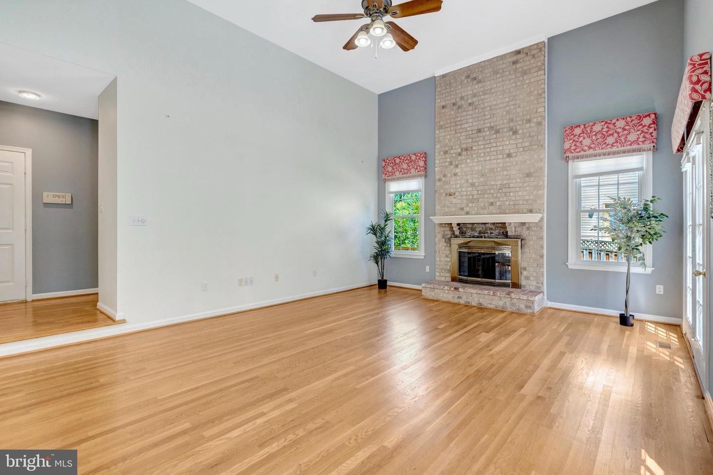 5403 WILLOW FOREST CT, CLIFTON, Virginia 20124, 4 Bedrooms Bedrooms, ,3 BathroomsBathrooms,Residential,For sale,5403 WILLOW FOREST CT,VAFX2265314 MLS # VAFX2265314