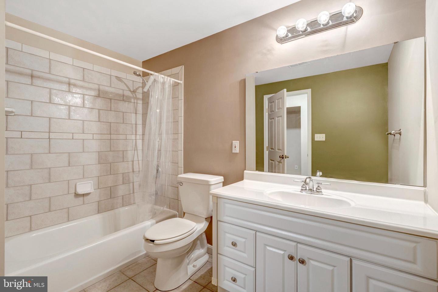 5403 WILLOW FOREST CT, CLIFTON, Virginia 20124, 4 Bedrooms Bedrooms, ,3 BathroomsBathrooms,Residential,For sale,5403 WILLOW FOREST CT,VAFX2265314 MLS # VAFX2265314