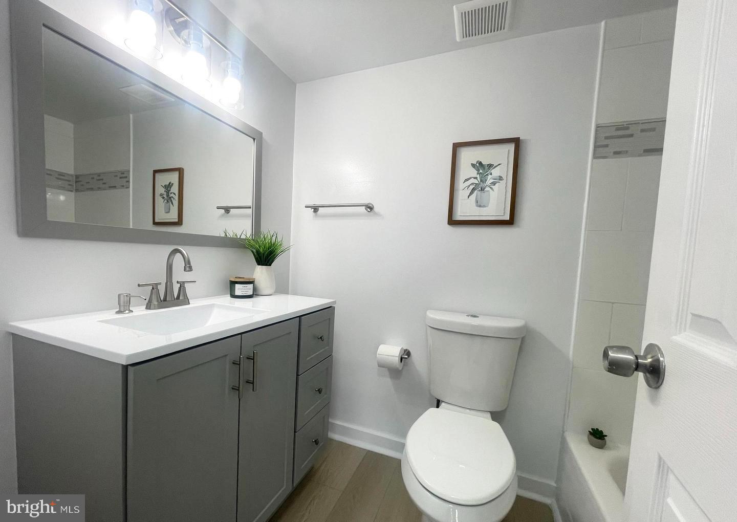 2901 CHARING CROSS RD #12/8, FALLS CHURCH, Virginia 22042, 1 Bedroom Bedrooms, ,1 BathroomBathrooms,Residential,For sale,2901 CHARING CROSS RD #12/8,VAFX2265436 MLS # VAFX2265436 2901 CHARING CROSS RD #12/8, FALLS CHURCH, Virginia 22042, 1 Bedroom Bedrooms, ,1 BathroomBathrooms,Residential,For sale,2901 CHARING CROSS RD #12/8,VAFX2265436 MLS # VAFX2265436