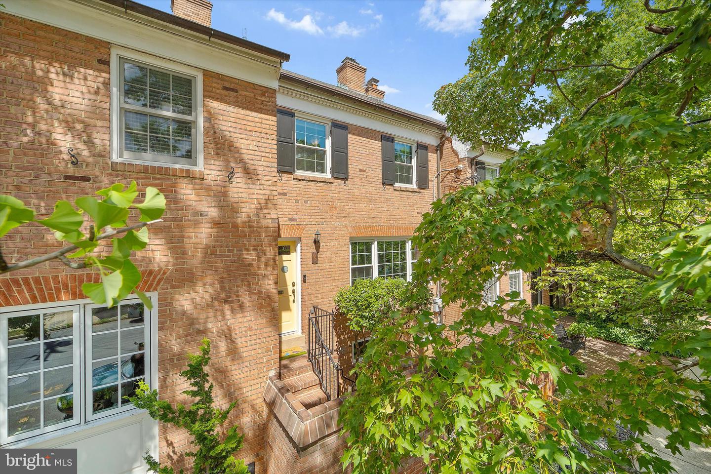 307 GIBBON ST, ALEXANDRIA, Virginia 22314, 2 Bedrooms Bedrooms, ,2 BathroomsBathrooms,Residential,For sale,307 GIBBON ST,VAAX2049404 MLS # VAAX2049404