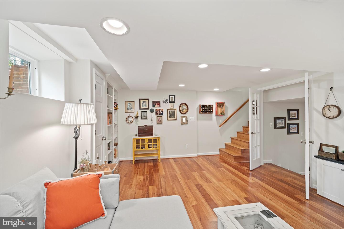 307 GIBBON ST, ALEXANDRIA, Virginia 22314, 2 Bedrooms Bedrooms, ,2 BathroomsBathrooms,Residential,For sale,307 GIBBON ST,VAAX2049404 MLS # VAAX2049404