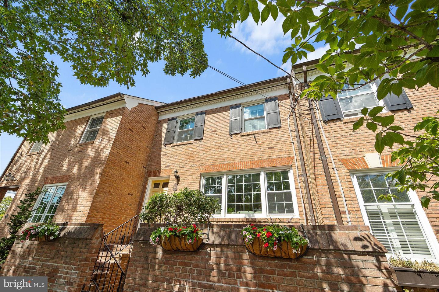 307 GIBBON ST, ALEXANDRIA, Virginia 22314, 2 Bedrooms Bedrooms, ,2 BathroomsBathrooms,Residential,For sale,307 GIBBON ST,VAAX2049404 MLS # VAAX2049404