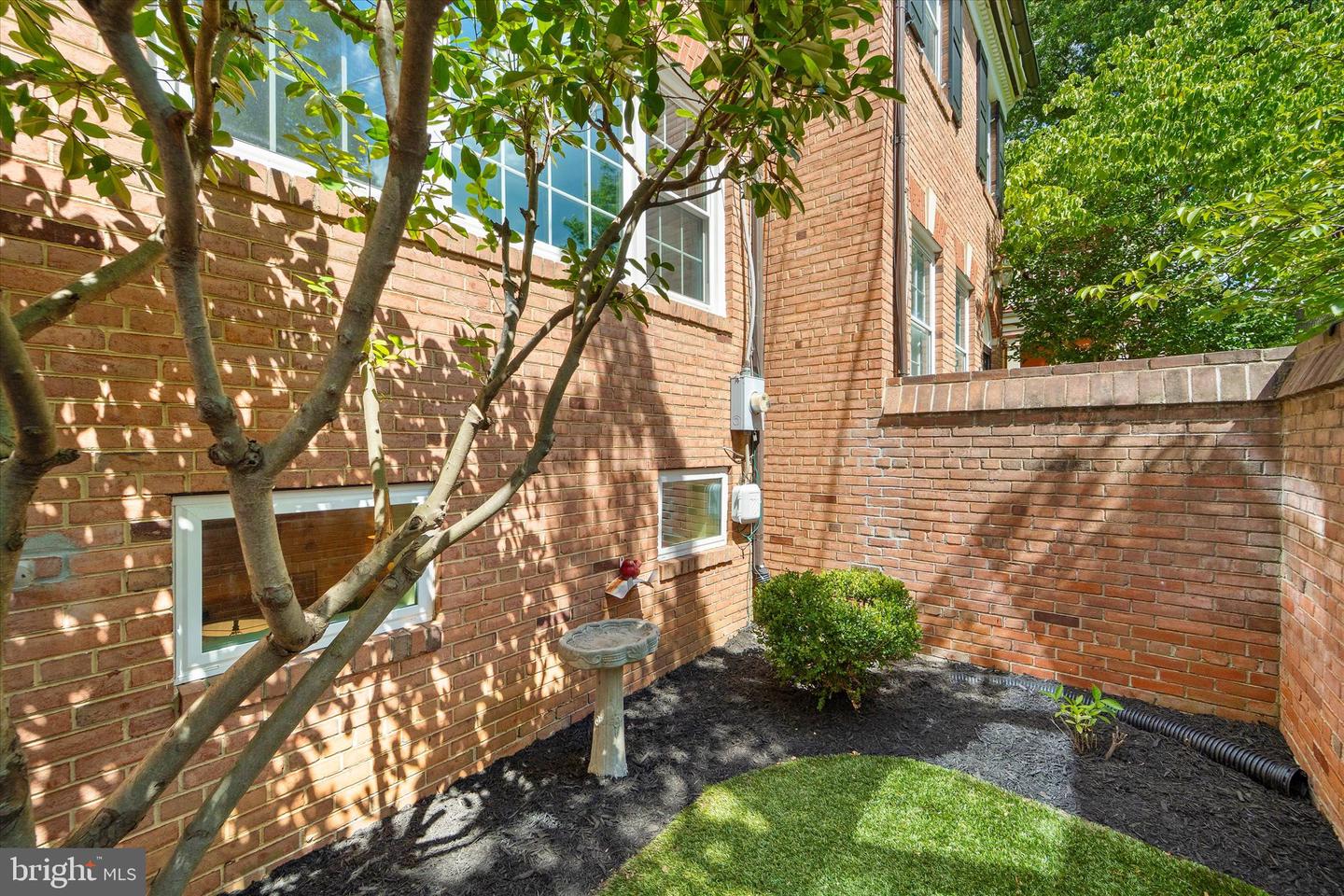 307 GIBBON ST, ALEXANDRIA, Virginia 22314, 2 Bedrooms Bedrooms, ,2 BathroomsBathrooms,Residential,For sale,307 GIBBON ST,VAAX2049404 MLS # VAAX2049404