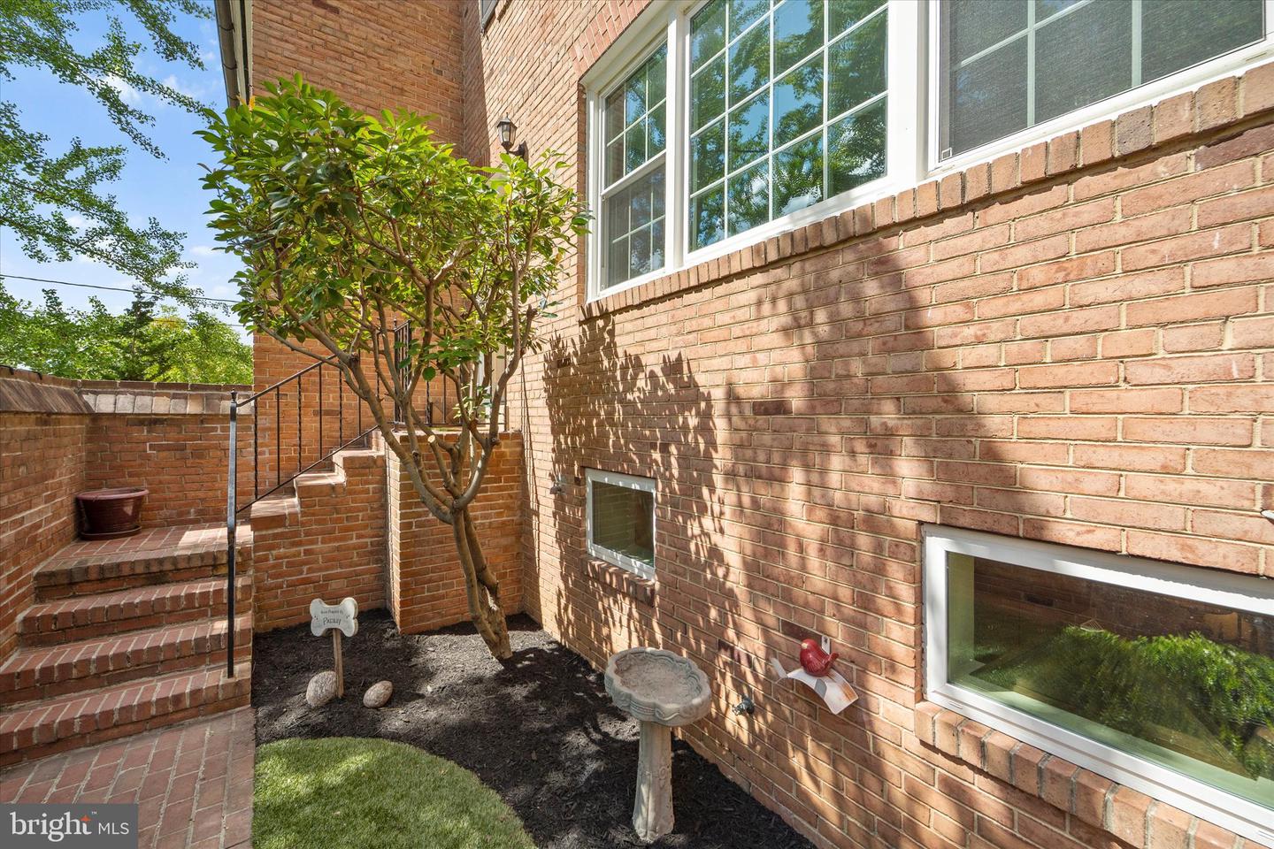 307 GIBBON ST, ALEXANDRIA, Virginia 22314, 2 Bedrooms Bedrooms, ,2 BathroomsBathrooms,Residential,For sale,307 GIBBON ST,VAAX2049404 MLS # VAAX2049404