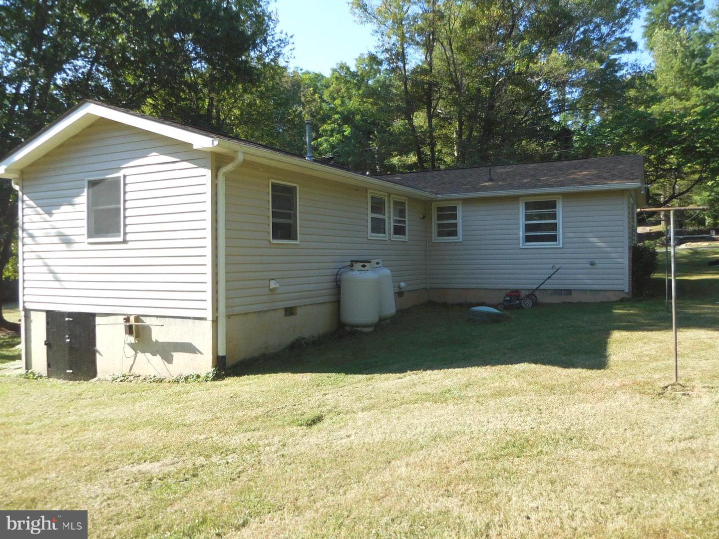 230 SHENANDOAH TRL, WINCHESTER, Virginia 22602, 2 Bedrooms Bedrooms, ,2 BathroomsBathrooms,Residential,For sale,230 SHENANDOAH TRL,VAFV2036694 MLS # VAFV2036694
