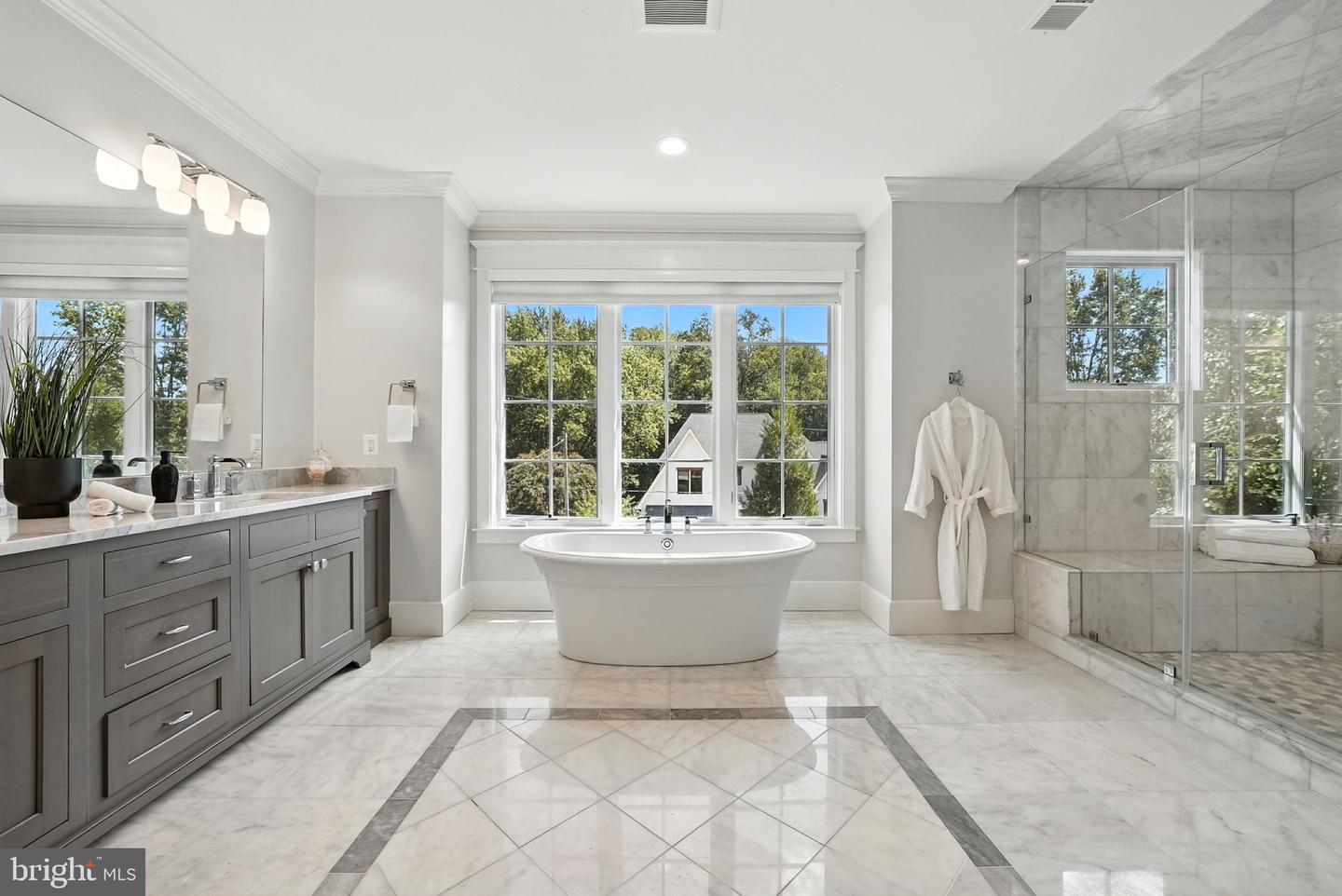 6434 NOBLE DR, MCLEAN, Virginia 22101, 6 Bedrooms Bedrooms, ,5 BathroomsBathrooms,Residential,For sale,6434 NOBLE DR,VAFX2265626 MLS # VAFX2265626