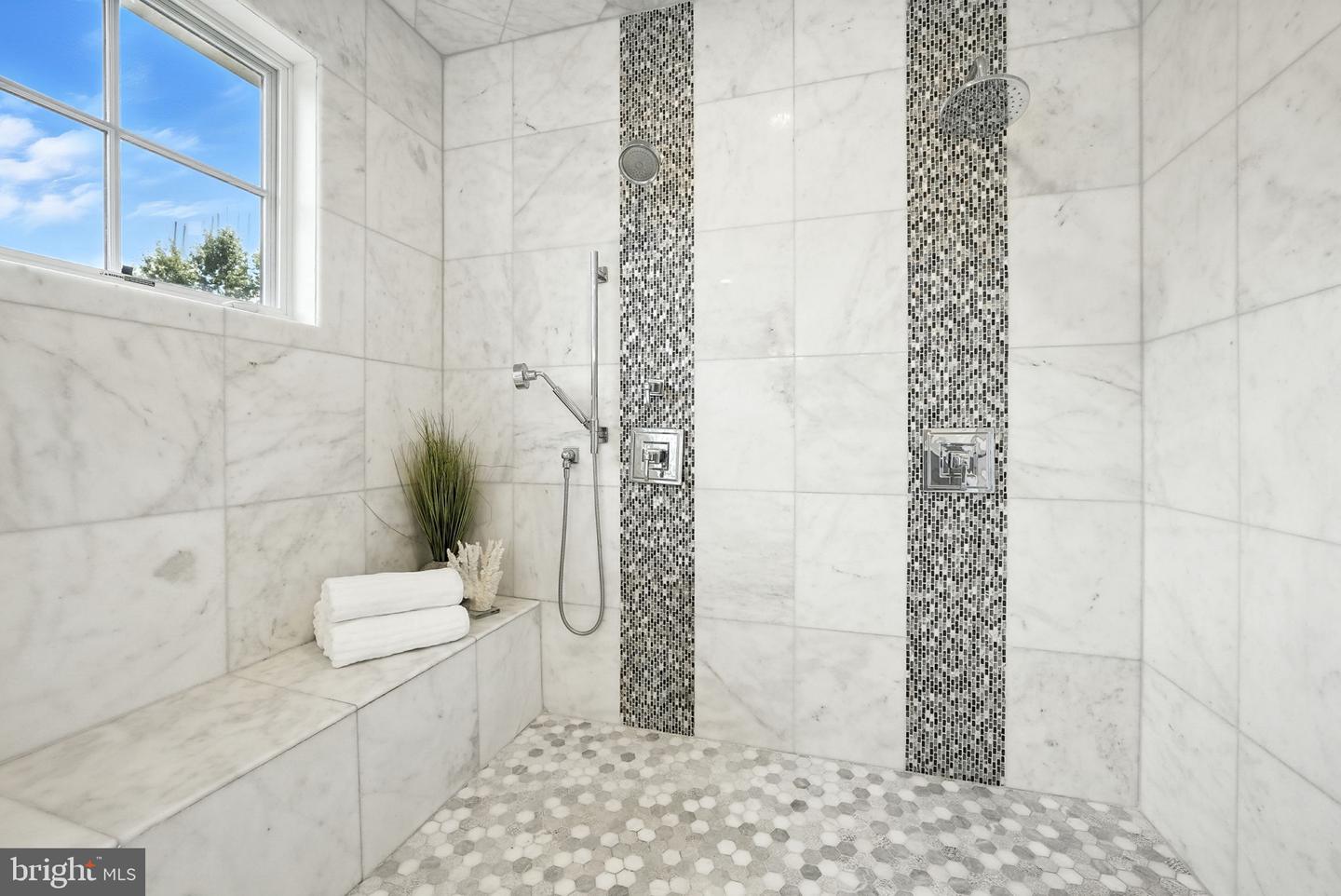 6434 NOBLE DR, MCLEAN, Virginia 22101, 6 Bedrooms Bedrooms, ,5 BathroomsBathrooms,Residential,For sale,6434 NOBLE DR,VAFX2265626 MLS # VAFX2265626