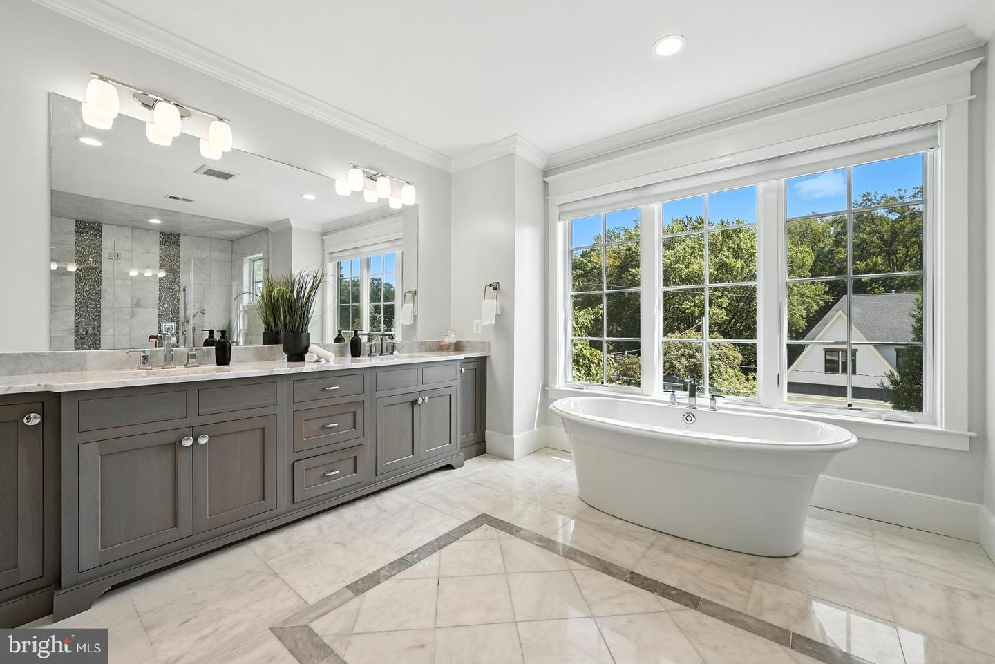 6434 NOBLE DR, MCLEAN, Virginia 22101, 6 Bedrooms Bedrooms, ,5 BathroomsBathrooms,Residential,For sale,6434 NOBLE DR,VAFX2265626 MLS # VAFX2265626