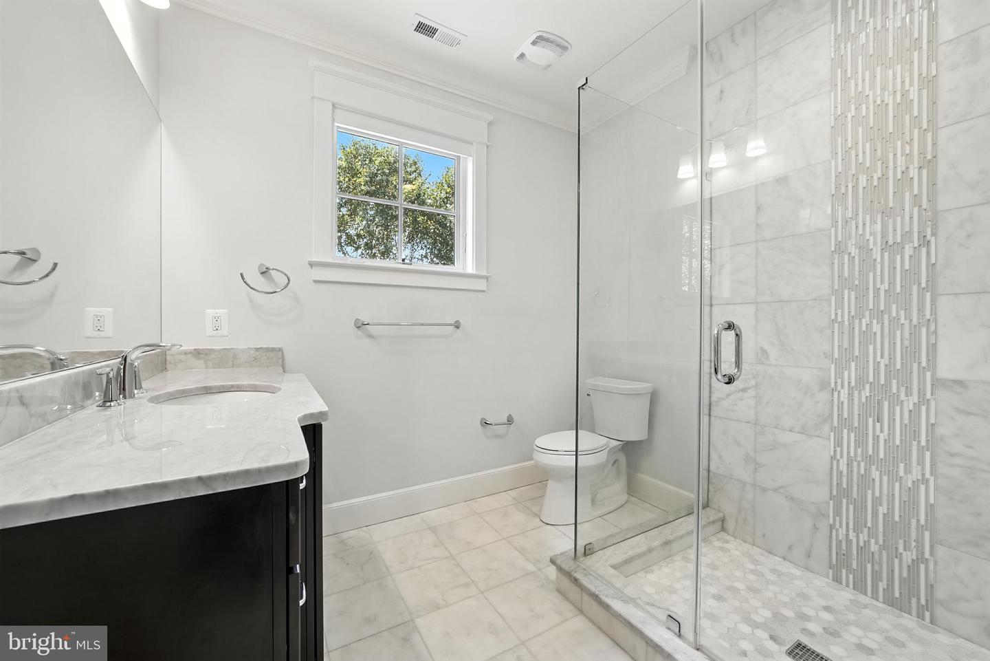 6434 NOBLE DR, MCLEAN, Virginia 22101, 6 Bedrooms Bedrooms, ,5 BathroomsBathrooms,Residential,For sale,6434 NOBLE DR,VAFX2265626 MLS # VAFX2265626