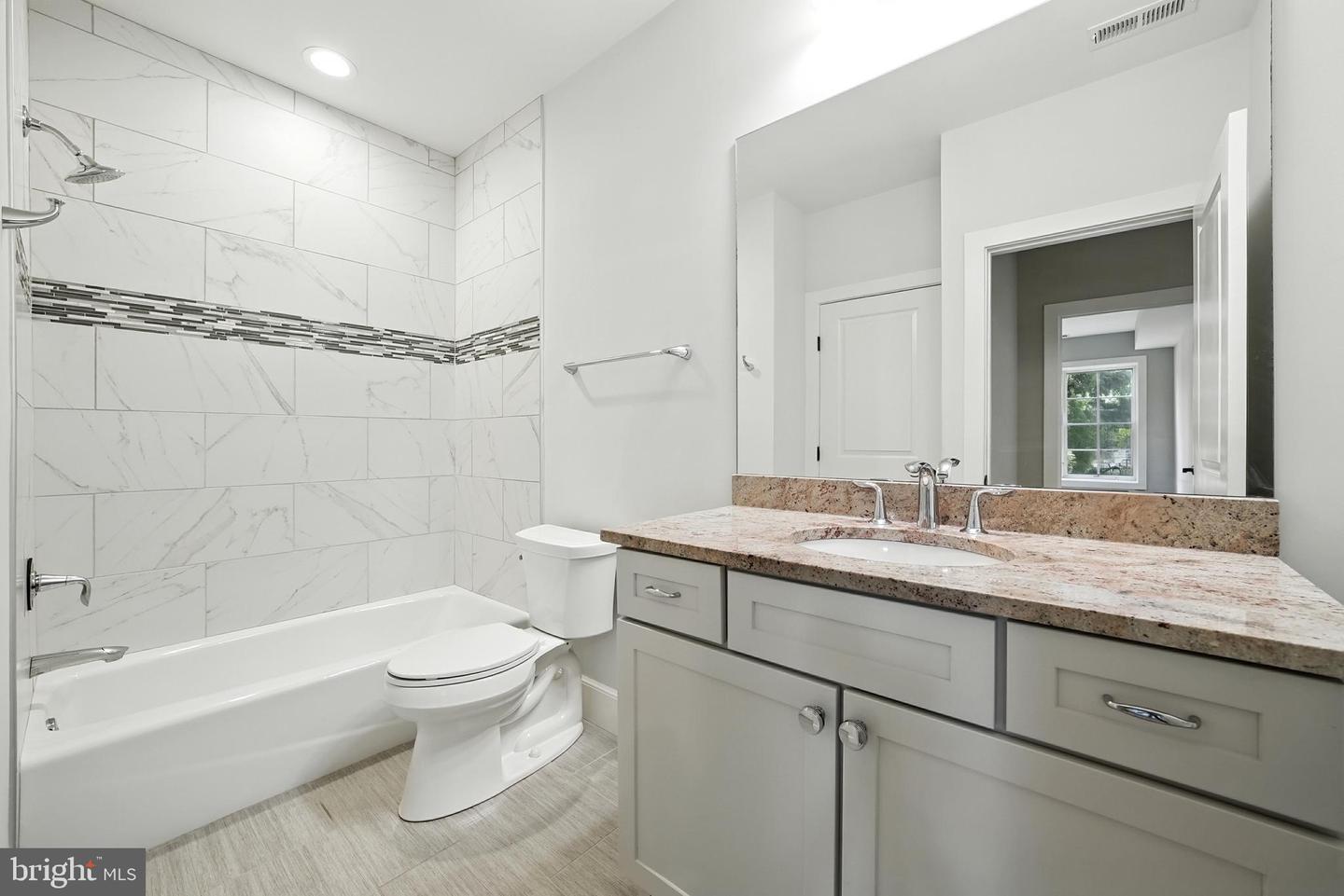 6434 NOBLE DR, MCLEAN, Virginia 22101, 6 Bedrooms Bedrooms, ,5 BathroomsBathrooms,Residential,For sale,6434 NOBLE DR,VAFX2265626 MLS # VAFX2265626
