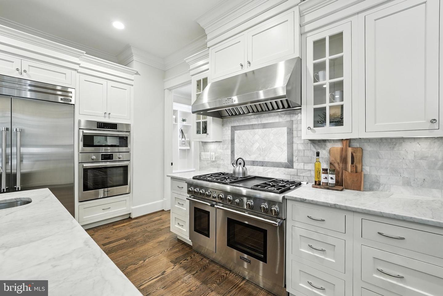 6434 NOBLE DR, MCLEAN, Virginia 22101, 6 Bedrooms Bedrooms, ,5 BathroomsBathrooms,Residential,For sale,6434 NOBLE DR,VAFX2265626 MLS # VAFX2265626