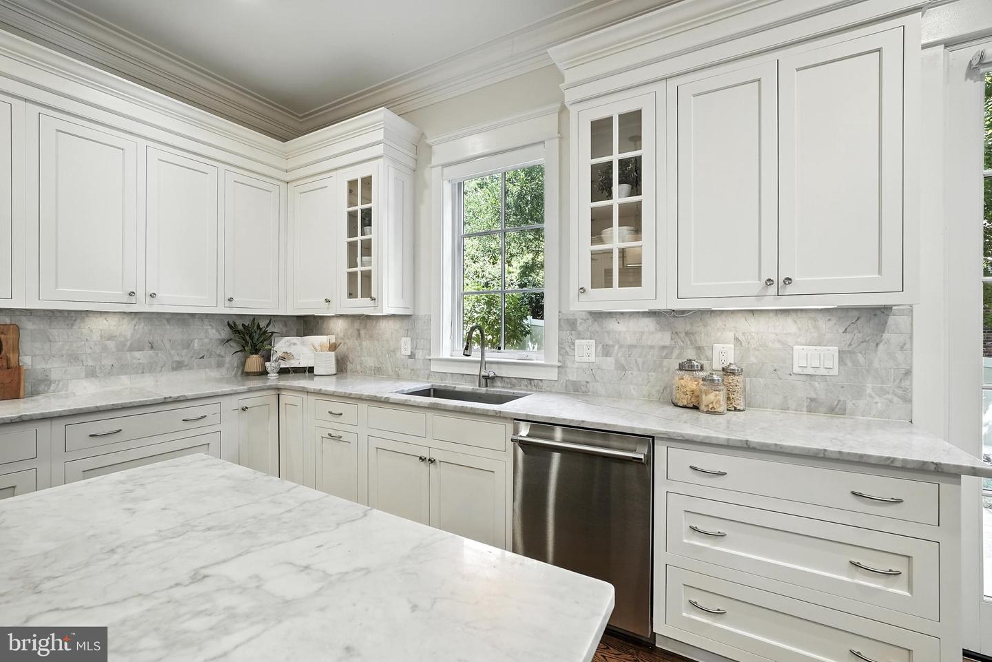 6434 NOBLE DR, MCLEAN, Virginia 22101, 6 Bedrooms Bedrooms, ,5 BathroomsBathrooms,Residential,For sale,6434 NOBLE DR,VAFX2265626 MLS # VAFX2265626