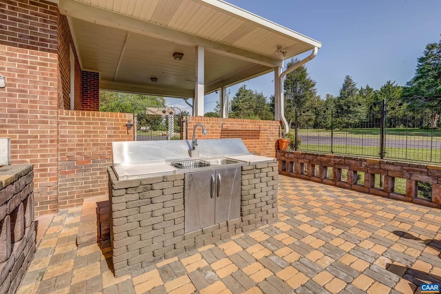 2893 SCOTTSVILLE RD, CHARLOTTESVILLE, Virginia 22902, 3 Bedrooms Bedrooms, ,2 BathroomsBathrooms,Residential,For sale,2893 SCOTTSVILLE RD,668727 MLS # 668727