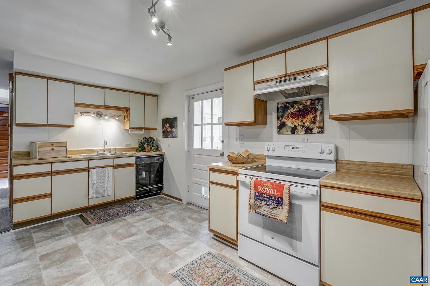 2893 SCOTTSVILLE RD, CHARLOTTESVILLE, Virginia 22902, 3 Bedrooms Bedrooms, ,2 BathroomsBathrooms,Residential,For sale,2893 SCOTTSVILLE RD,668727 MLS # 668727