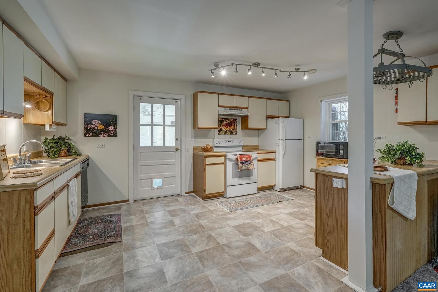 2893 SCOTTSVILLE RD, CHARLOTTESVILLE, Virginia 22902, 3 Bedrooms Bedrooms, ,2 BathroomsBathrooms,Residential,For sale,2893 SCOTTSVILLE RD,668727 MLS # 668727